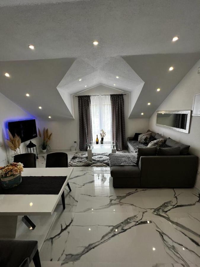 Luxury Apartment Megy Otočac Екстериор снимка