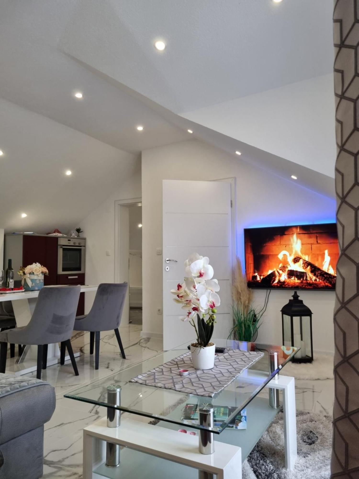 Luxury Apartment Megy Otočac Екстериор снимка