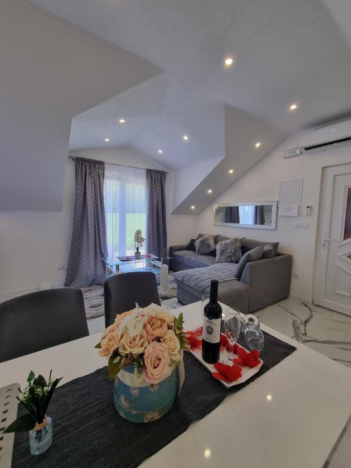 Luxury Apartment Megy Otočac Екстериор снимка