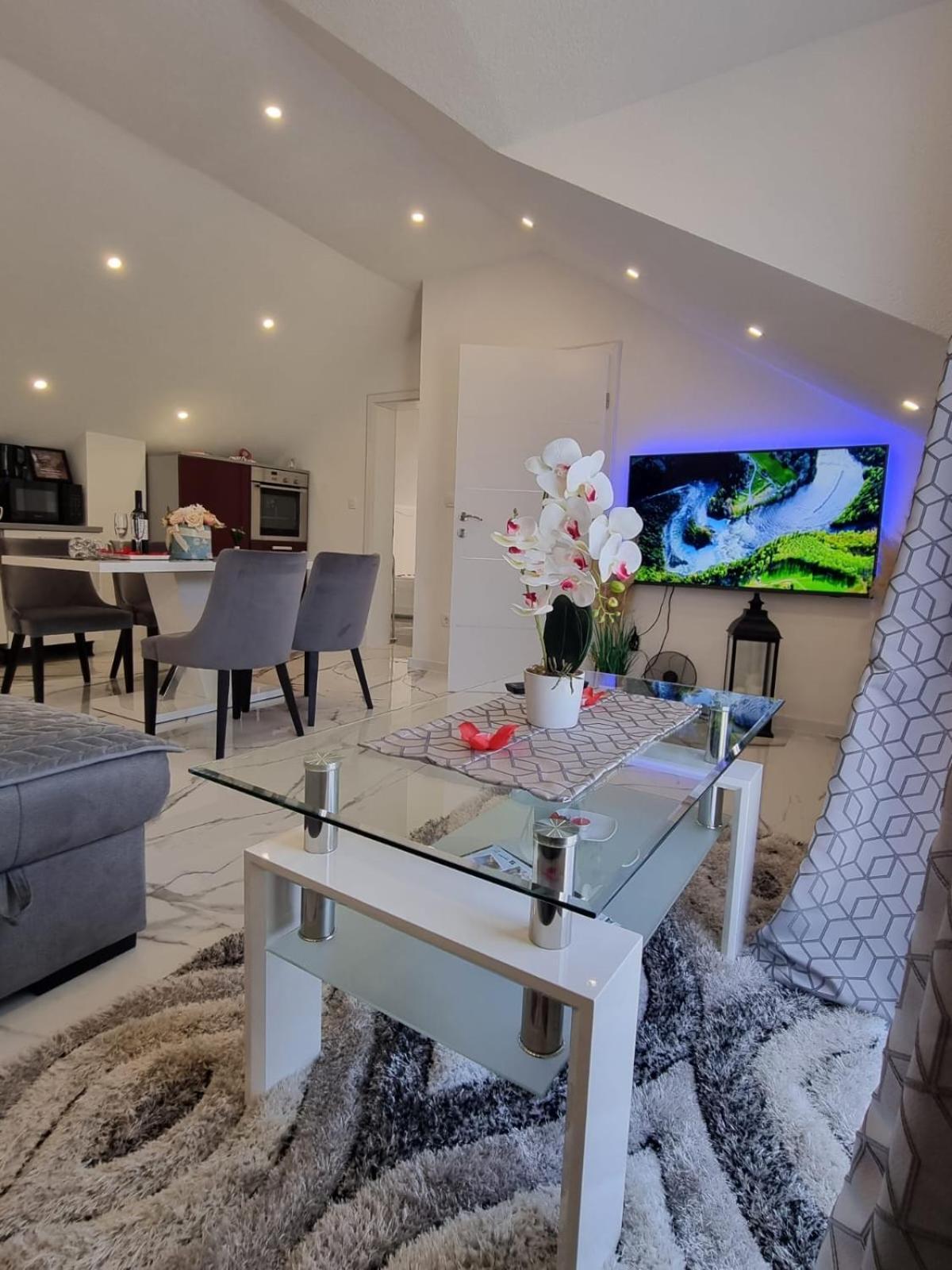Luxury Apartment Megy Otočac Екстериор снимка