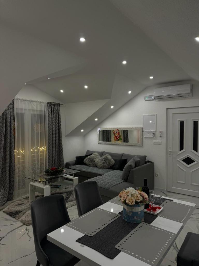 Luxury Apartment Megy Otočac Екстериор снимка