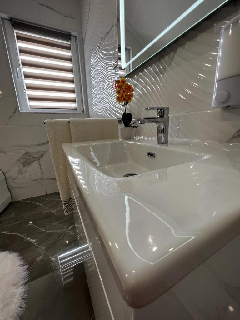 Luxury Apartment Megy Otočac Екстериор снимка
